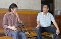 县领导带队暗访督查脱贫攻坚工作