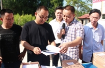 县领导深入联系乡镇和帮扶贫困村蹲点调研督导脱贫攻坚工作