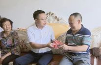 王飞到渠南街道走访慰问困难党员和优秀党员