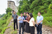 余述容深入鲜渡镇调研指导工作