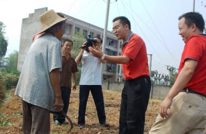 渠县县长王能秋检查指导晚秋生产