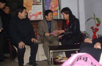 康莲英看望慰问渠县退休干部和困难群众（图片）