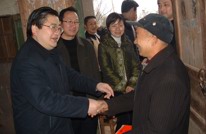 温暖送到鼓岭村