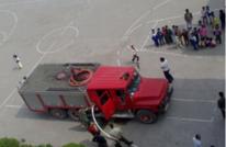 春旱困师生  官兵送温情