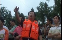 60吨浮吊被山洪冲走  紧急施救排除特大险情