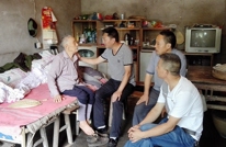 汇东乡开展慰问贫困党员活动