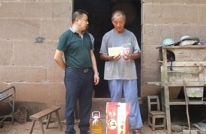 县工商联集体蹲点开展脱贫攻坚工作