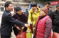 【国税局】深入开展节前慰问活动