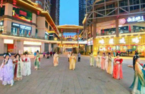落入凡间的仙子 引来春色惹了仙