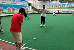 渠县三汇镇一小：秋日备战门球赛，不惧热汗洒绿茵