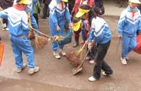 渠县三汇镇一小：小手带大手，小家带大家