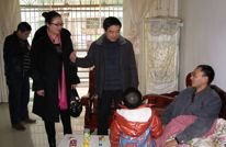 县教育局领导慰问水口二校特困教师