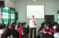 有庆中学承办片区“红烛杯”青年教师赛课活动