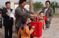 岩峰二校师生为玉树祈福加油