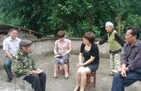 鹤林乡七一前夕走访慰问贫困老党员