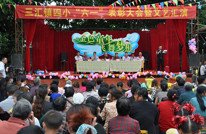 三汇镇领导到三汇四小与师生共度“六·一”