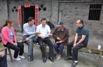 县领导到三汇看望慰问老党员