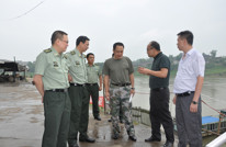 易继强深入三汇镇检查指导防汛工作
