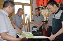 达州市政府应急办领导到三汇镇督查汛期值班工作