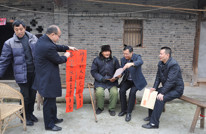 县领导深入三汇镇看望慰问困难群众