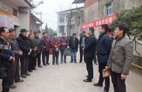 岩峰镇集中开展节前慰问活动