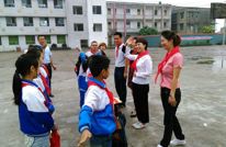 天星镇开展“六一”前夕慰问活动