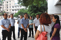 县领导深入三汇镇看望慰问教师