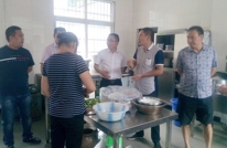 大义乡领导检查校园安全