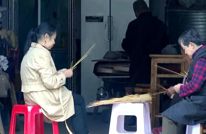 龙凤镇：小草帽“编”成大产业