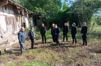 岩峰镇组织部分县镇人大代表视察农村危房改造工作情况