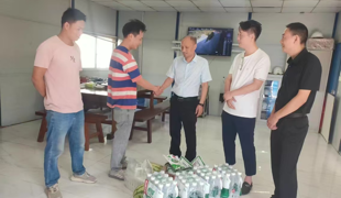 渠县卷硐镇高温送清凉 关爱传心间