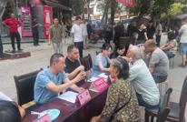 岩峰镇开展“千名纪检监察干部进万家”联合接访活动