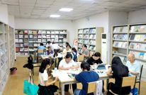 图书馆成“充电”热地 市民畅游书海享清凉