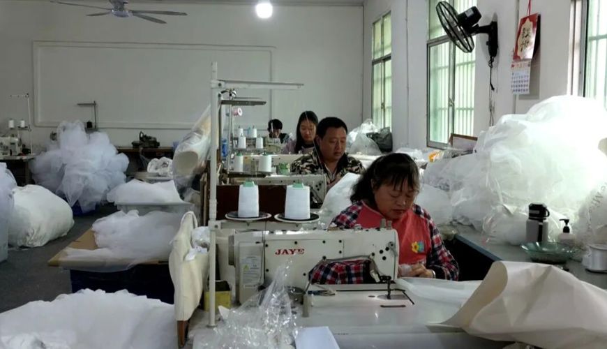 【连续报道】山村工坊“缝”出跨国浪漫（二）破局代工路山村婚纱谋突围