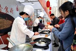 渠县组团亮相第十二届秦巴商品交易会 轻纺智造与非遗特产“圈粉”客商