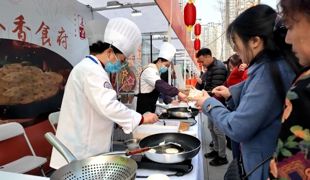 渠县组团亮相第十二届秦巴商品交易会 轻纺智造与非遗特产“圈粉”客商