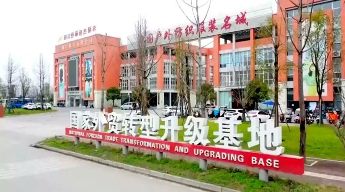 “轻纺进万家·穿在渠县”暨2026年“春风行动”大型招聘活动举行