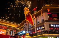 元宵这样玩才够味→逛庙会、猜灯谜、吃遍本土味！