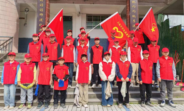 渠县土溪镇初级中学开展“学习雷锋”志愿清扫活动 用行动践行雷锋精神
