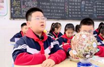 世界地球日：巧手变废为宝 共护蓝色星球