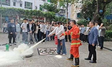 渠县第二中学开展消防应急演练