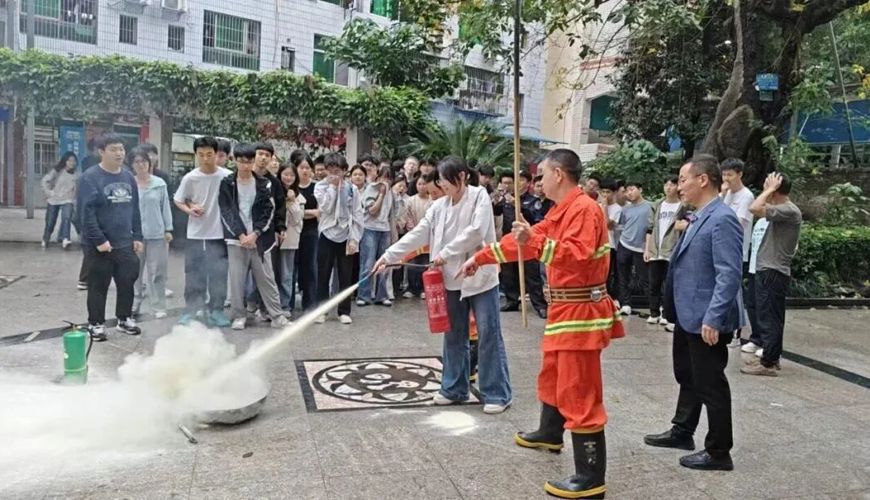 渠县第二中学开展消防应急演练