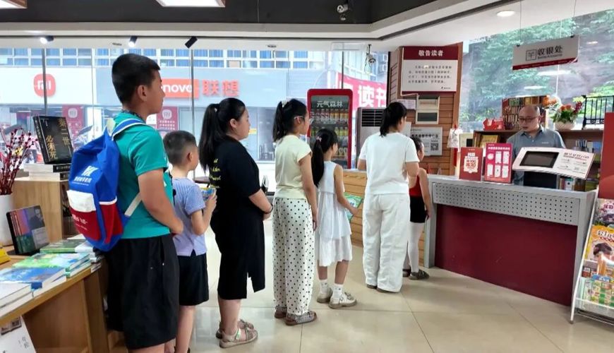 渠县：书店变身“避暑胜地”  暑期“书香经济”持续升温